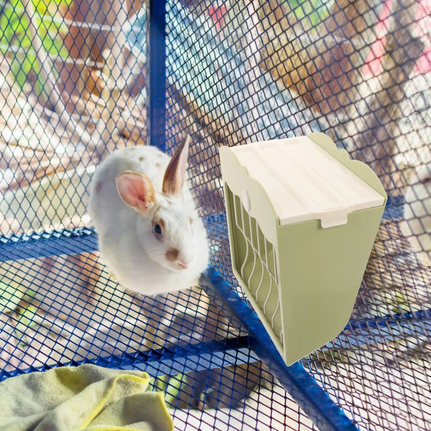 Rabbit Hay Feeder